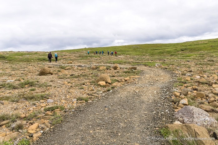 Πεζοπόροι στο Green Gardens Trail.