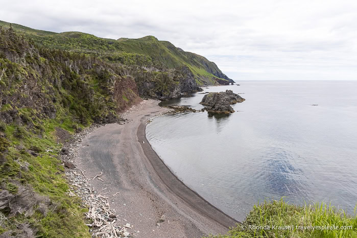 Cliffs, Beach και ο κόλπος του Αγίου Λόρενς.